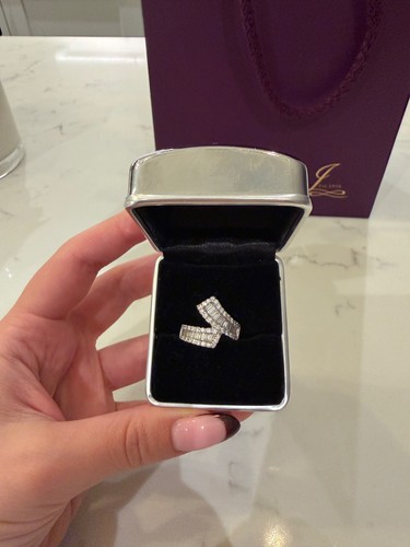 18ct white gold - diamond, ring