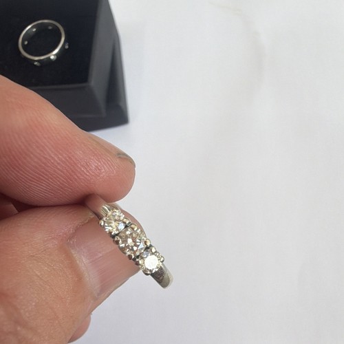 9ct white gold three stone - 9ct,