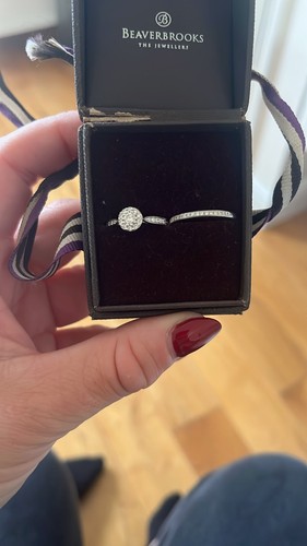 Carat white gold - 18, and