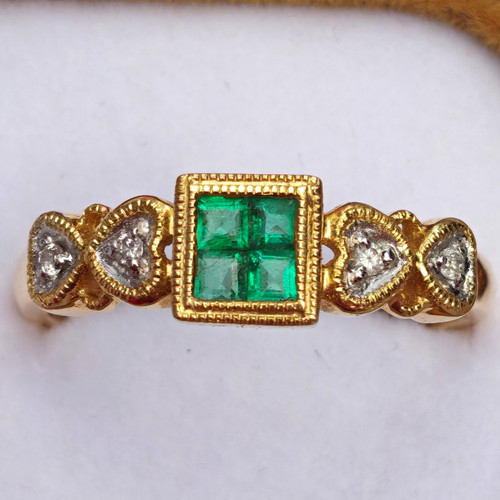 18ct yellow gold emerald - 18ct,