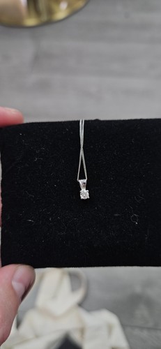 9ct white gold 15ct - gold, diamond