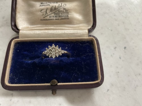 Stunning diamond cluster ring - stunning,