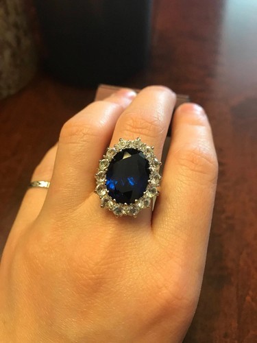 Real oval sapphire - ct,