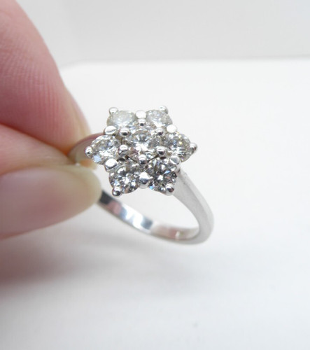 18ct gold diamond ring - 18ct, cluster