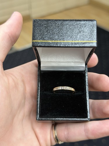 9ct gold half eternity - 9ct,
