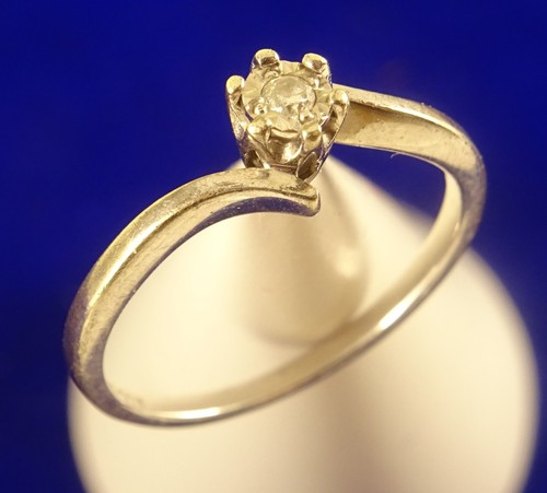 Pretty 9ct white - 9ct, gold