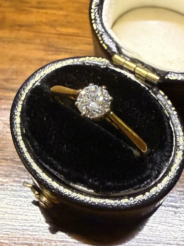 18ct yellow gold solitaire - yellow,