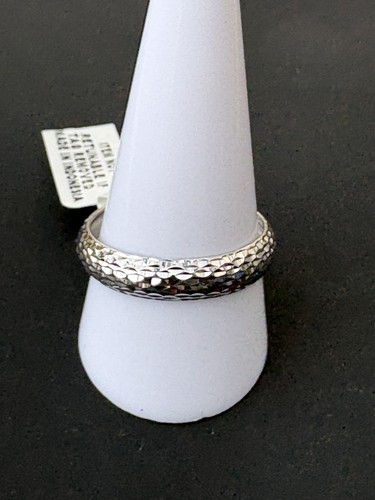 Hallmarked white gold - 9k,