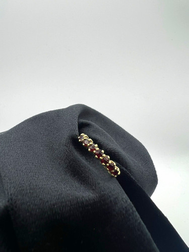9ct yellow gold garnet seven - 9ct,