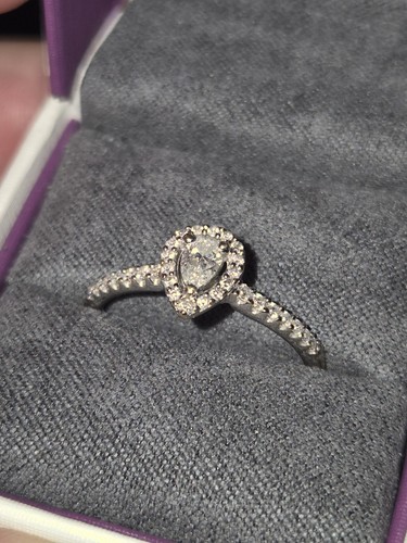 18ct white gold diamond - 18ct,