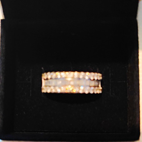 18ct white gold diamond half - 18ct,