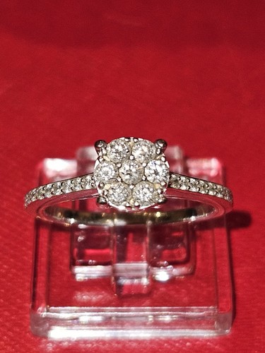 White gold diamond cluster - white,