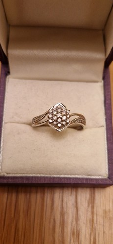 9ct white diamond - 9ct, crossover