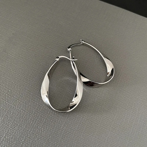 Elegant 925 sterling huggie - 925,