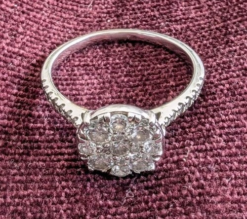 Diamond cluster ring 18ct - diamond,