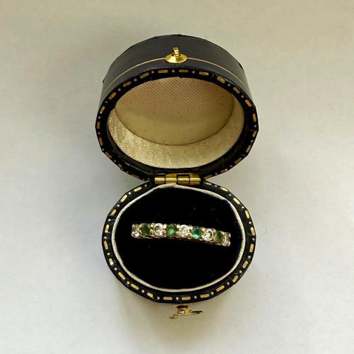 Yellow gold band - ring,, prong