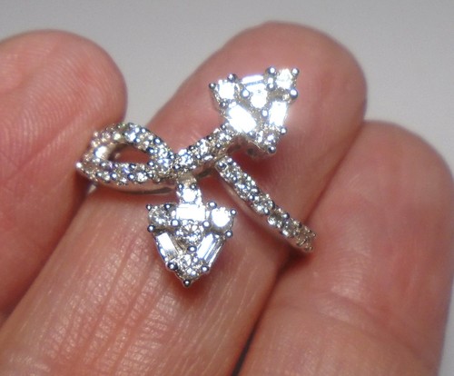 18ct gold diamond cluster - 18ct,