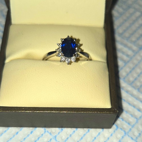 9ct white gold oval - gold, blue