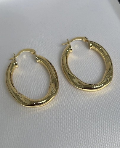 9ct gold ladies - irregular, oval