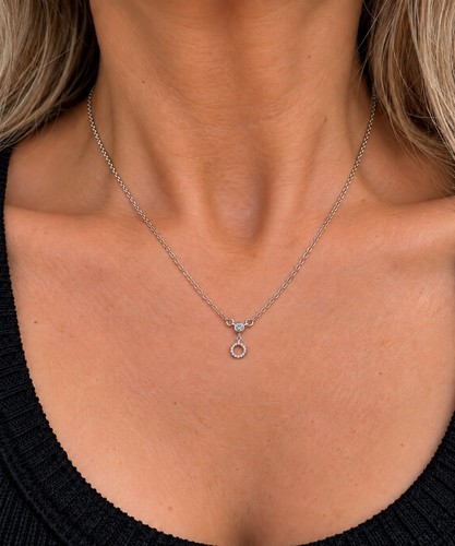 Pretty 18ct gold diamond