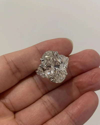 Elegant 80ct oval cut - elegant, lab