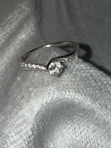 18ct white gold0 33ct - white, total