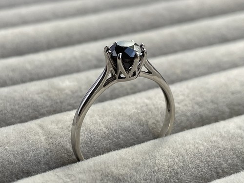 9ct white gold natural black - white,