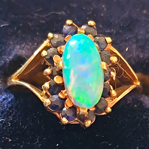 Title 9ct yellow - yellow, opal